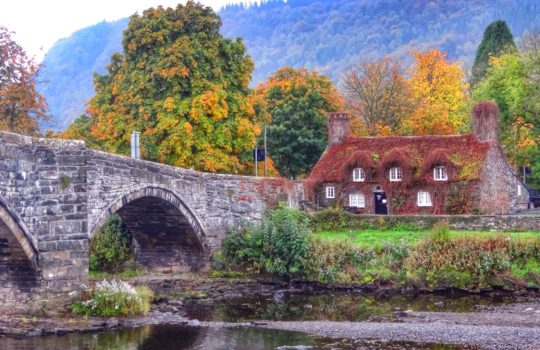 Tu Hwnt i'r Bont Llanwrst North Wales