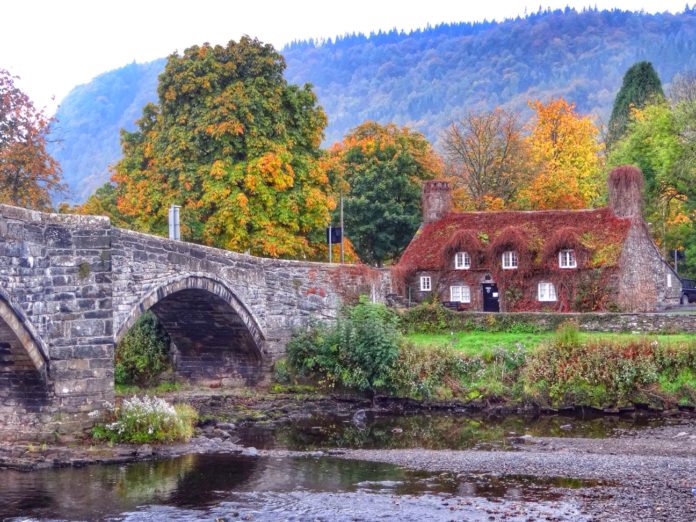 Tu Hwnt i'r Bont Llanwrst North Wales