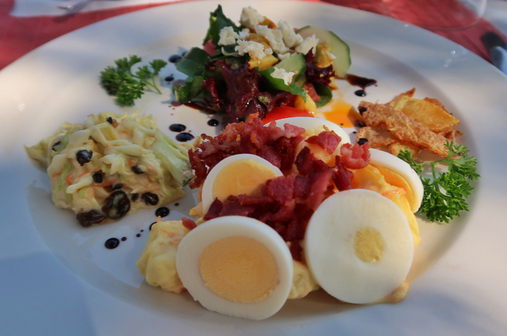 Breakfast at the Stanley Safari Lodge, Livingstone, Zambia