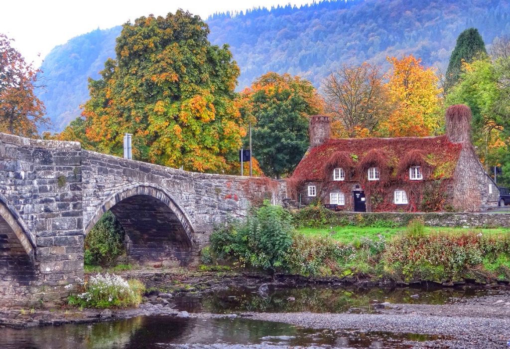 Tu Hwnt I'r Bont Tearooms Wales